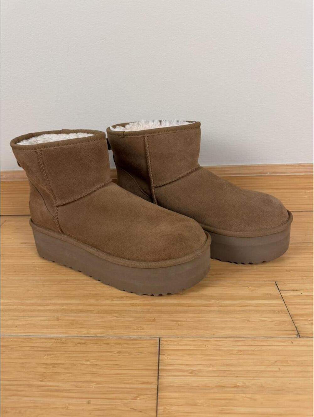 NWOT UGG Classic Mini Platform Boots Chestnut Women’s Size 10 1134991 NWOB